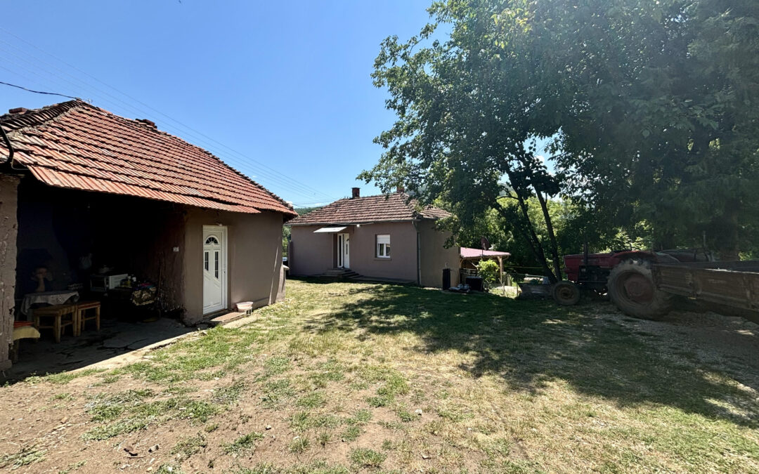 Na prodaju dve kuće u selu  Sukovo